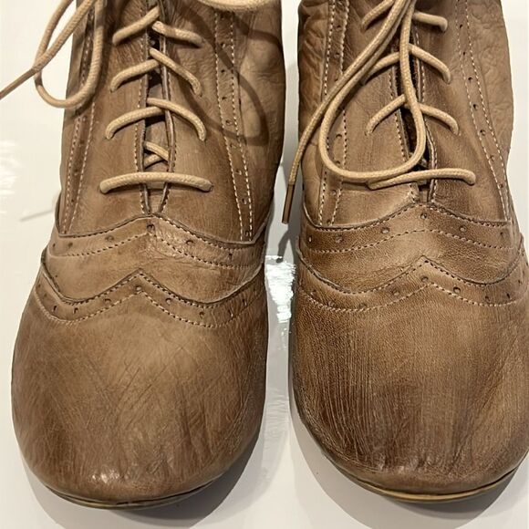 Steve Madden Tan Distressed Westonn Leather Booties Size 39 - Picture 12 of 14